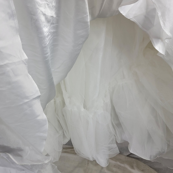 Mac Duggal $498 Size 10 Jeweled Broach One Shoulder Cascade Ruffle White Dress - Picture 7 of 8